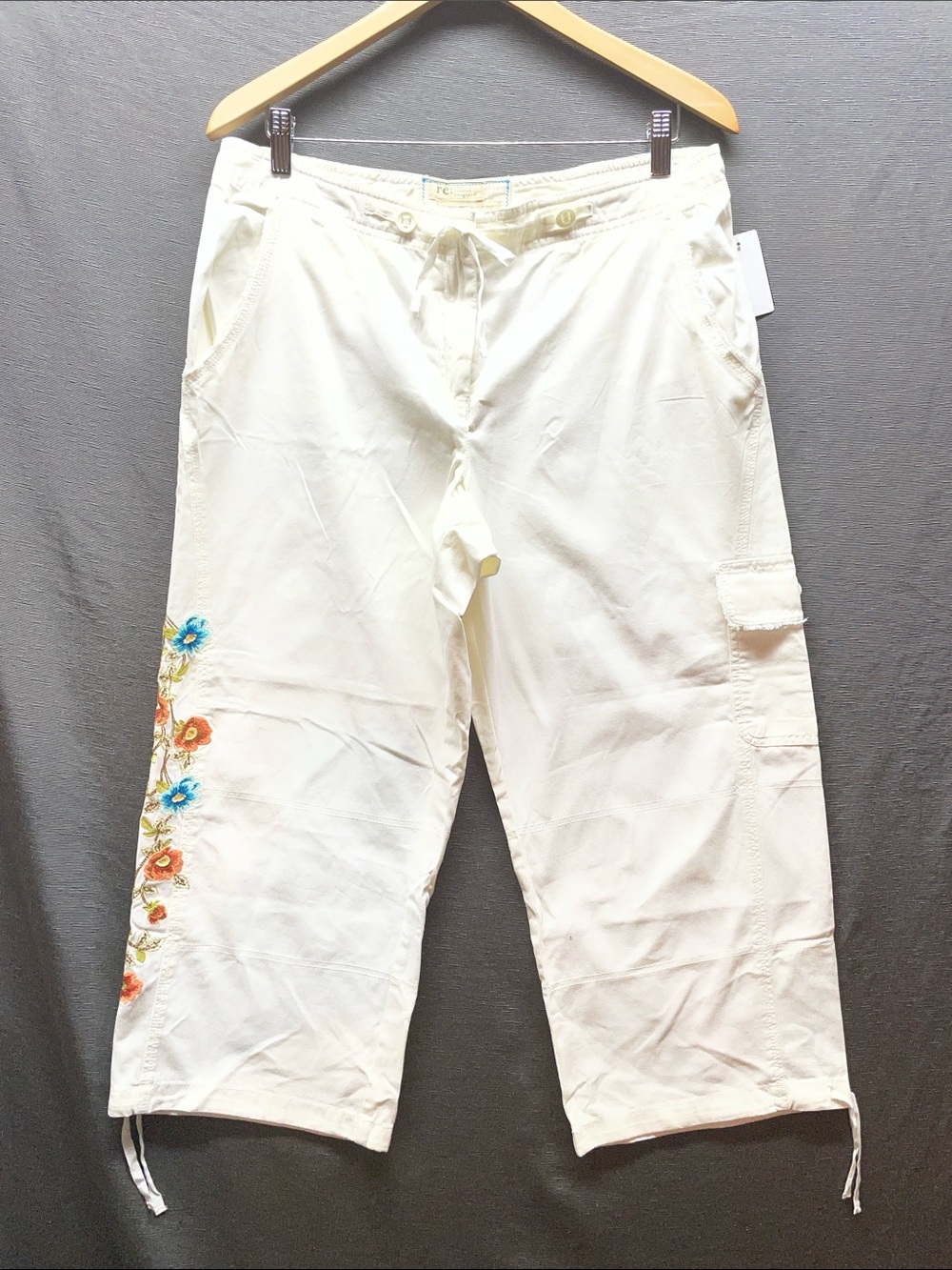 J. Jill Cream Cropped Cargo Capris wide leg with Floral Embroidery - Picture 1 of 12